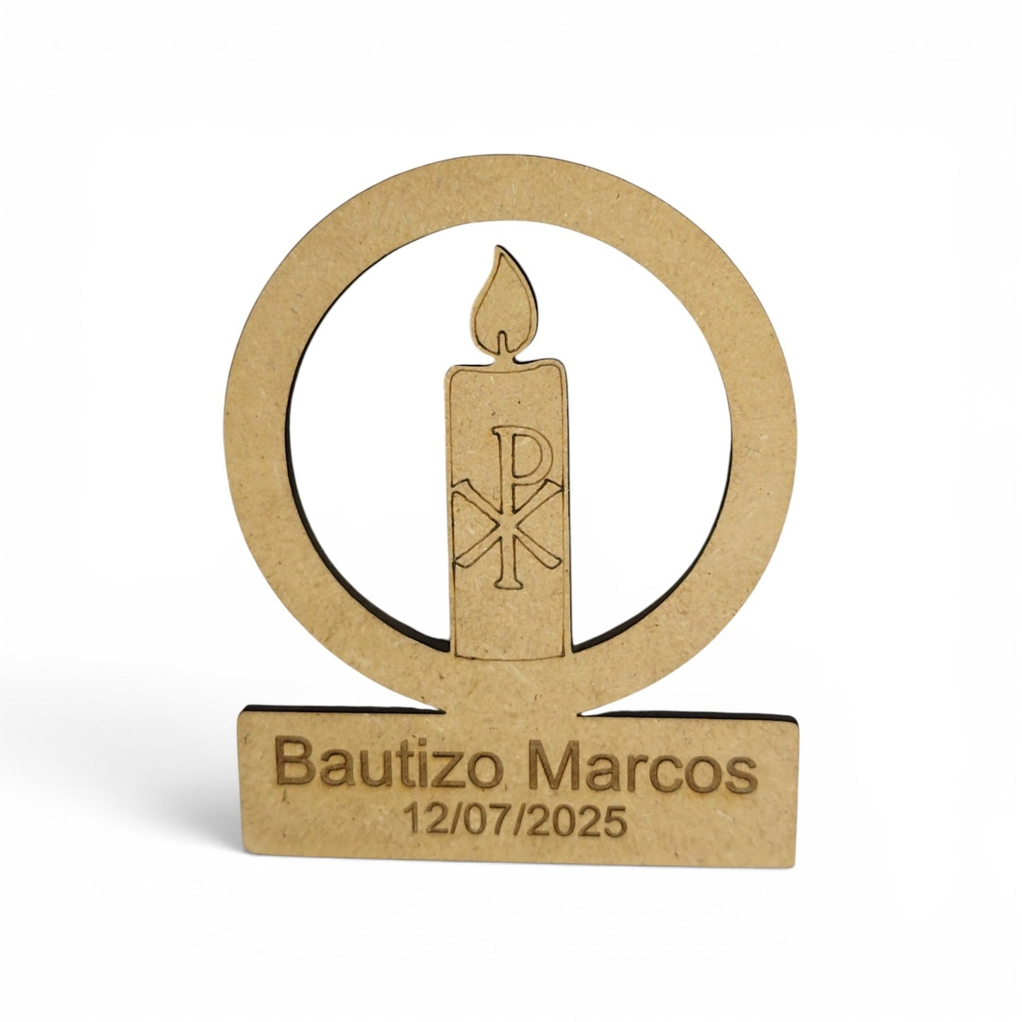 Marcasitios bautizo personalizado madera MDF con vela Chi-Rho en marco circular