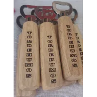 Abrebotellas de Madera Personalizados y Grabados