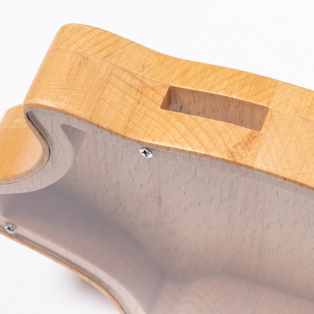 Detalle de la ranura superior de la hucha cerdito de madera