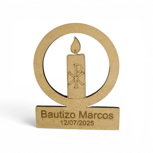 Marcasitios bautizo personalizado madera MDF con vela Chi-Rho en marco circular