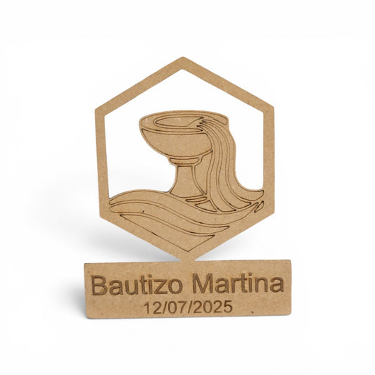 Marcasitios bautizo personalizado madera MDF con pila bautismal y agua en marco hexagonal