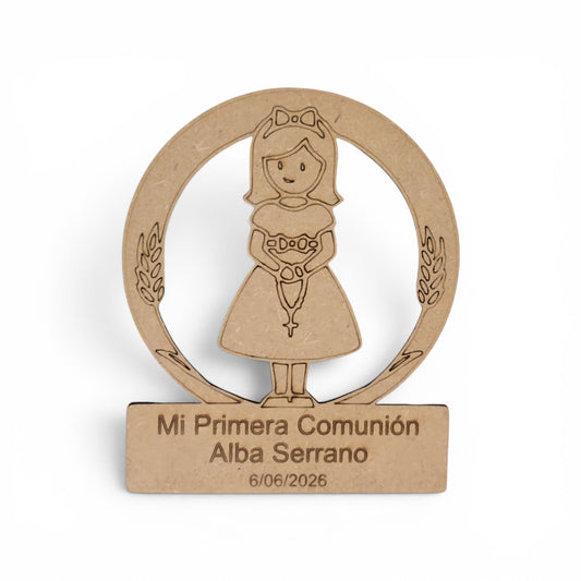Marcasitios Primera Comunión personalizado madera MDF con niña sosteniendo cáliz en marco circular con espigas de trigo