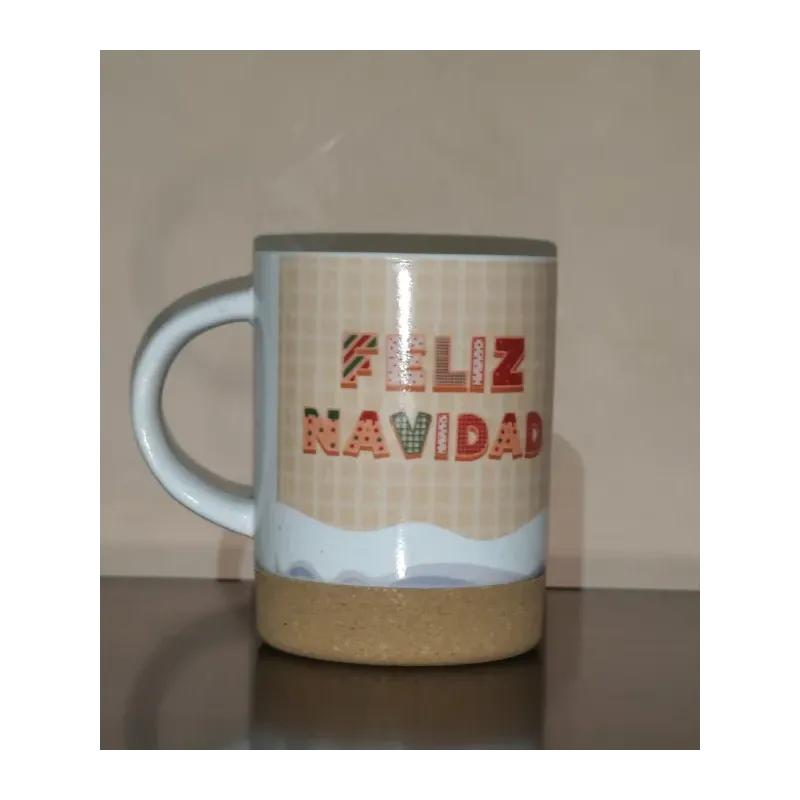 Taza Navideña con Base de Corcho y Diseño Jengibre